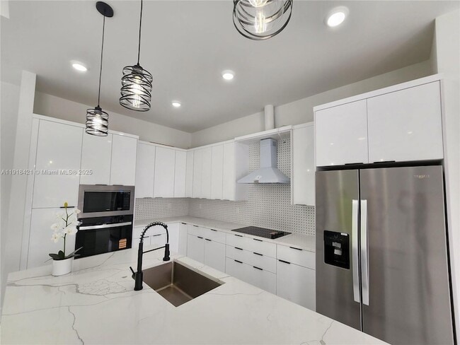 Building Photo - 3302 E 18th St