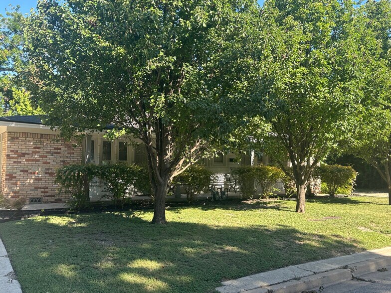 Building Photo - 919 N 11th St