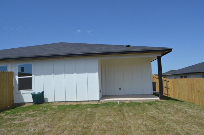 Building Photo - 983 Cline Dr