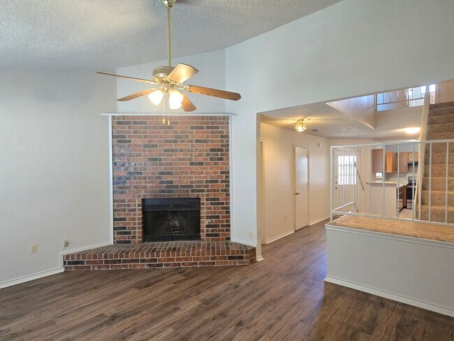 Building Photo - 906 Meadow Cir N