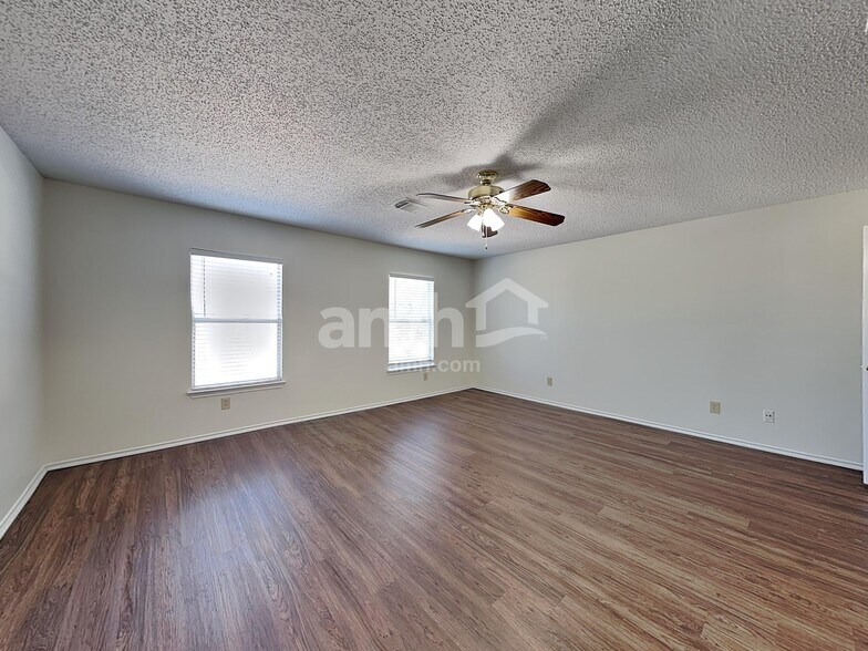 Building Photo - 8043 Cantura Mls