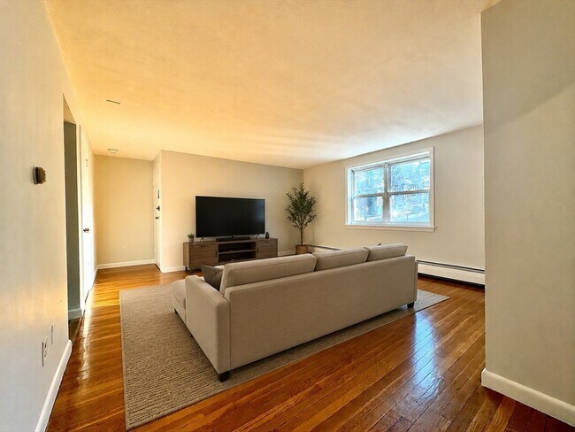 Building Photo - 10 Vinal St