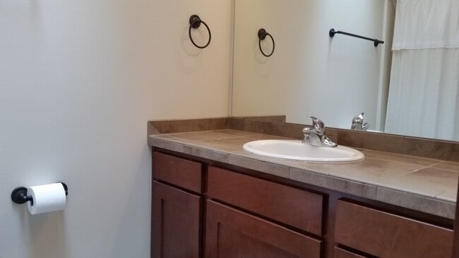 Building Photo - Beautiful 4 bed 2.5 bath in Kenmore, minutes to HWY 522/Burke-Gilman Trail