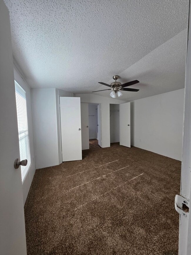 Building Photo - Ready to Move in