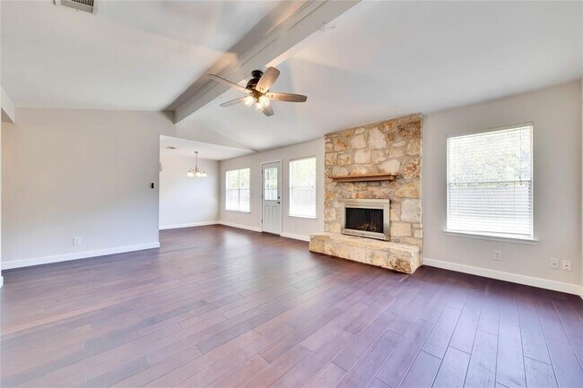 Building Photo - 519 Yucca Dr