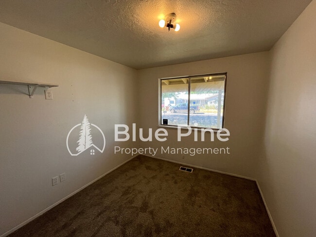 Building Photo - 5646 Eve St