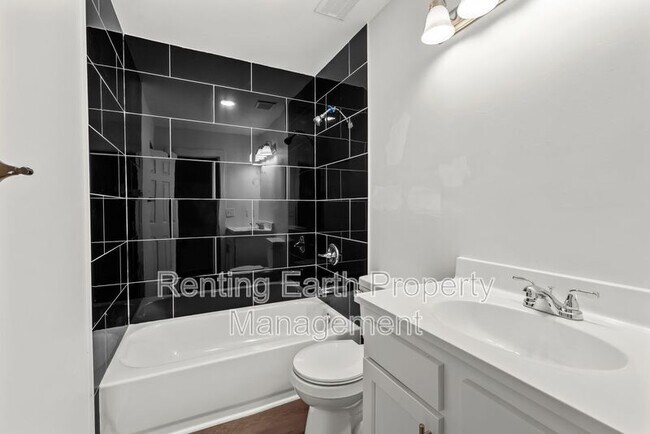 Building Photo - 125 Kentwood Ave