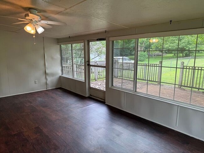 Building Photo - Cute 1 Bedroom in East Nashville!