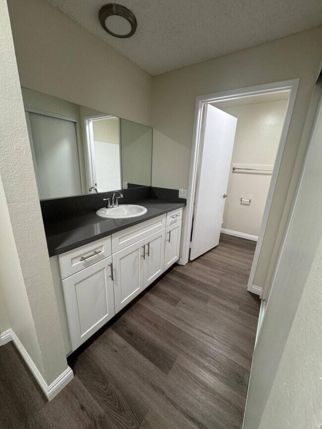 Building Photo - 0.0 bedroom in Sunland California 91040