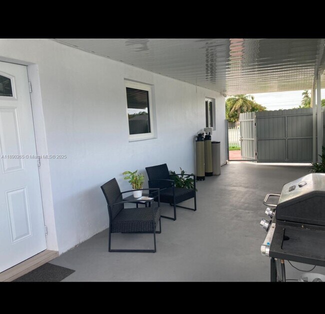 Primary Photo - 11860 SW 35th St