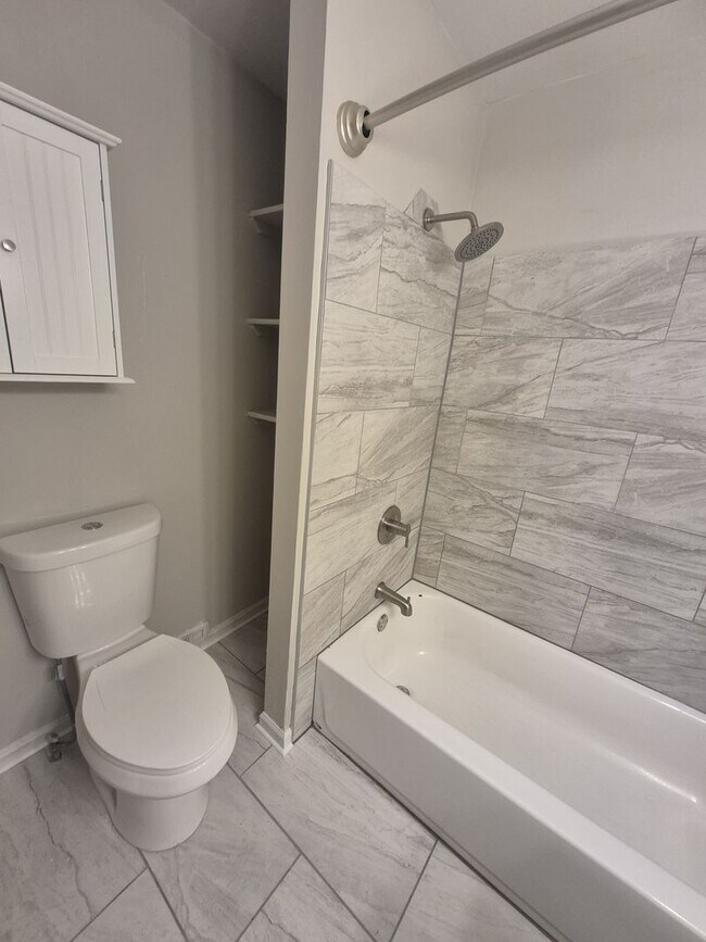 Building Photo - 132 Evergreen Ave