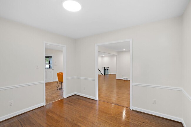 Building Photo - Spacious 4-Bedroom Home with Fenced Yard in Hampton Woods