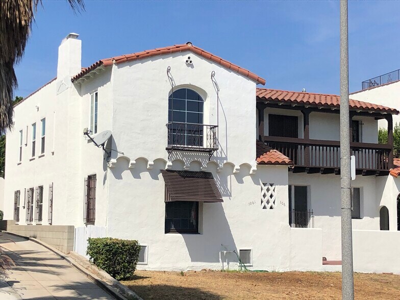 Building Photo - 1063 1/2 S Sycamore Ave