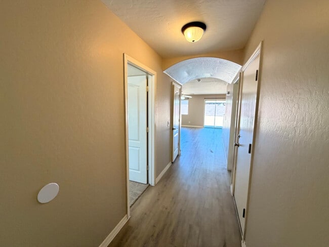 Building Photo - 12354 W Glenrosa Ave