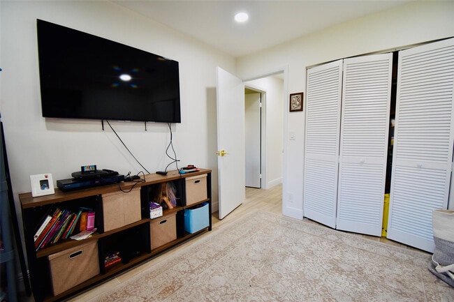 Building Photo - 7917 La Mirada Dr