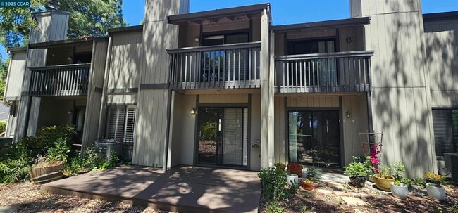 Building Photo - 1597 Ashwood Dr