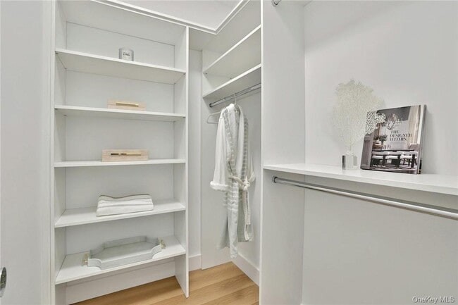 Building Photo - 162 Bedford Rd