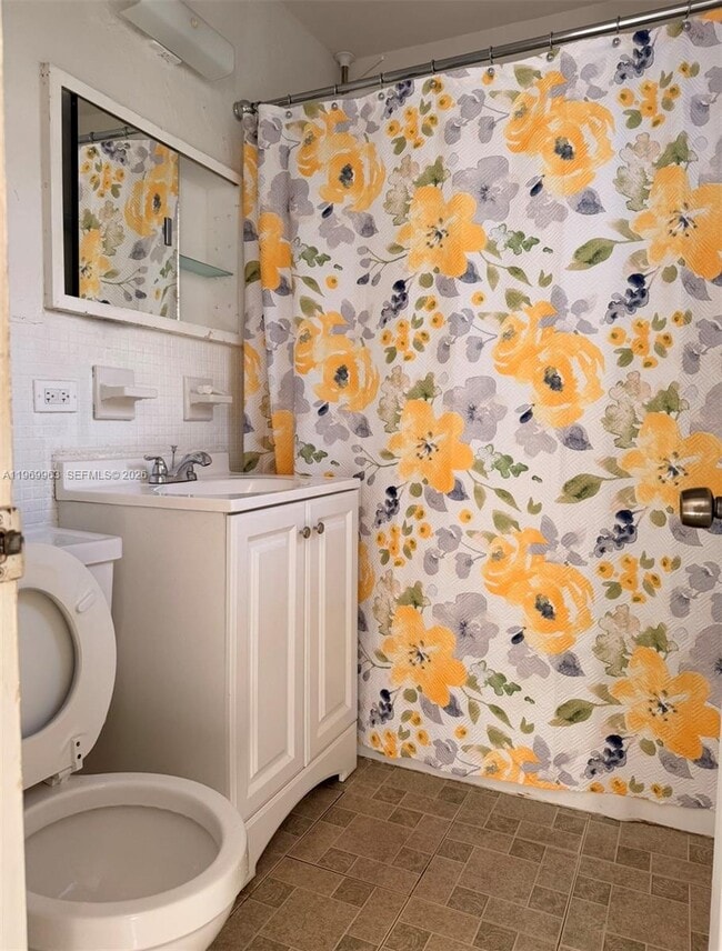 Building Photo - 1610 NW N River Dr