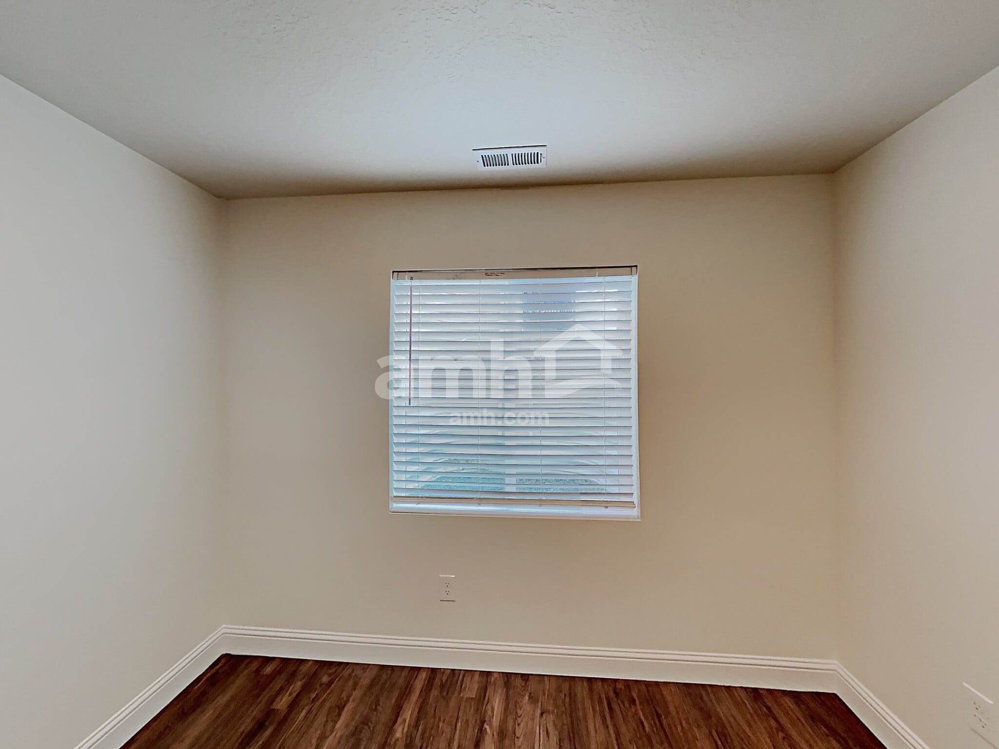 Building Photo - 2412 E Surry Way