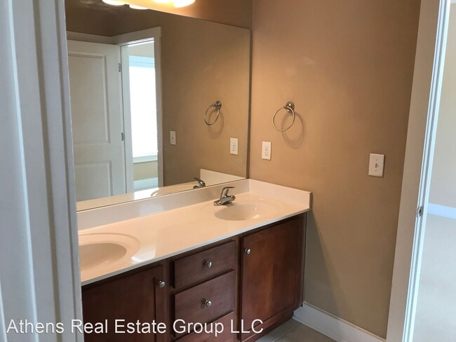 Building Photo - 5 br, 4 bath House - 140 Jonas Ave