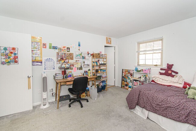 Building Photo - Charming 3 Bed 3.5 Bath Townhome