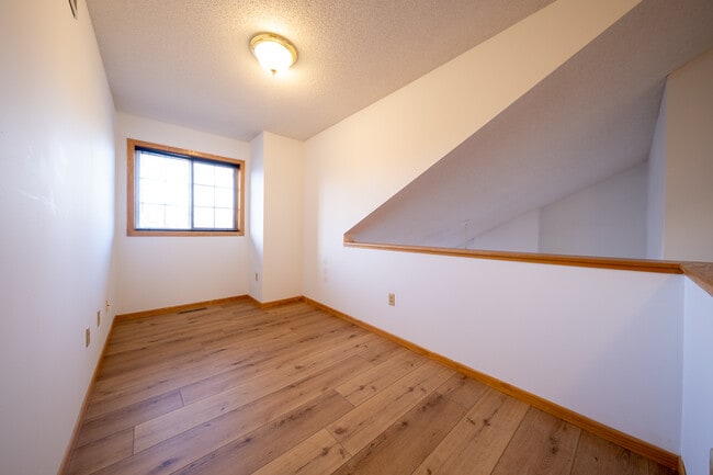 Building Photo - 1896 Sapphire Pt