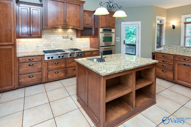 Building Photo - 305 Walden Glen Ct