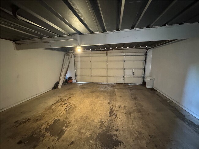 Building Photo - 12300 Brookglade Cir
