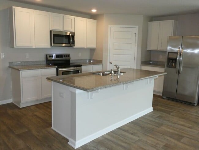 Building Photo - 5804 Guinevere Ln