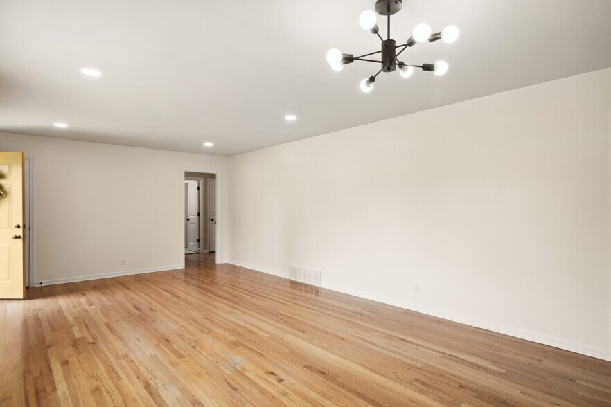 Building Photo - 1218 Sunset Dr