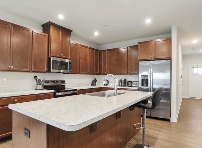 Building Photo - End unit 3-Bed Townhouse in Rolling Hills