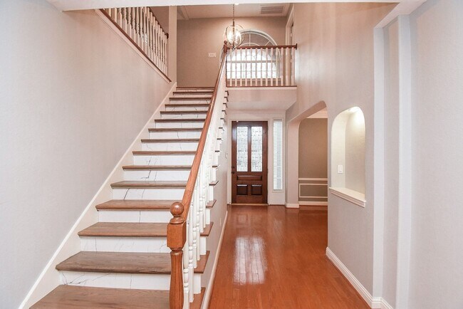 Building Photo - 51 Rivercoach Ln