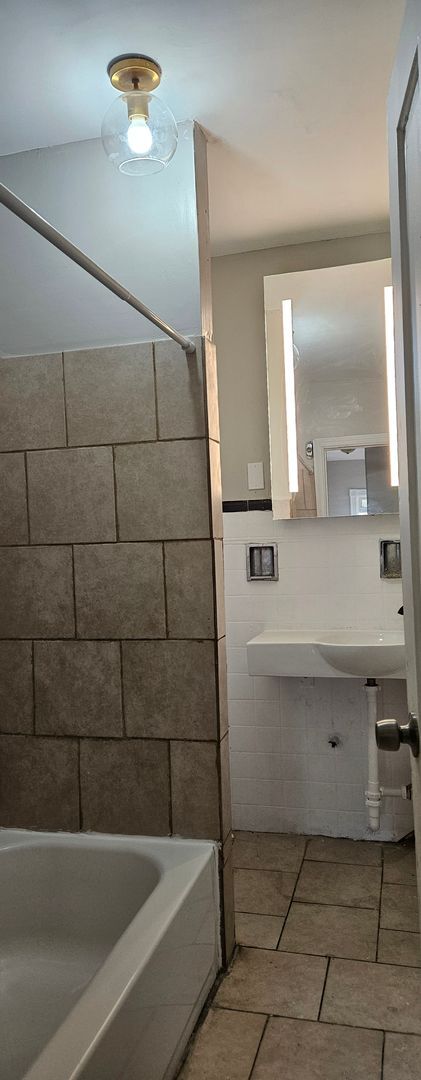 Building Photo - Large house with a nice layout welcome Home