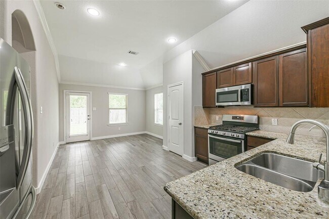 Building Photo - 13706 Drakeford Ct
