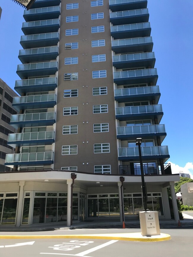 Building Photo - 801 South St