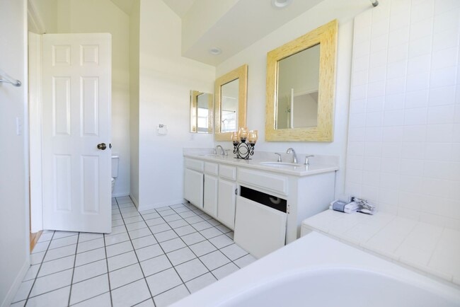 Building Photo - Charming 3 Bedroom, 2.5 Bath Home in Marbl...