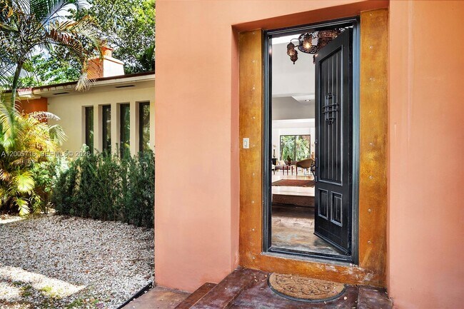 Building Photo - 5627 Granada Blvd