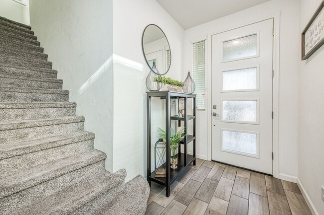 Building Photo - Stunning Clovis Home!