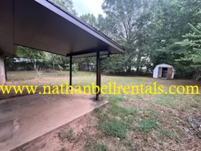 Building Photo - Single-Family Home: 2 bed, 1 bath