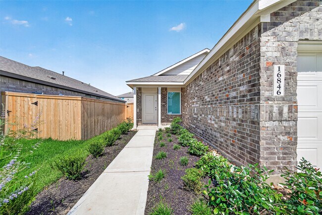 Building Photo - 16846 Spotted Oak Dr