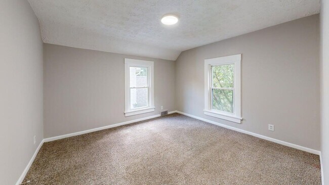 Building Photo - 982 Collinwood Ave