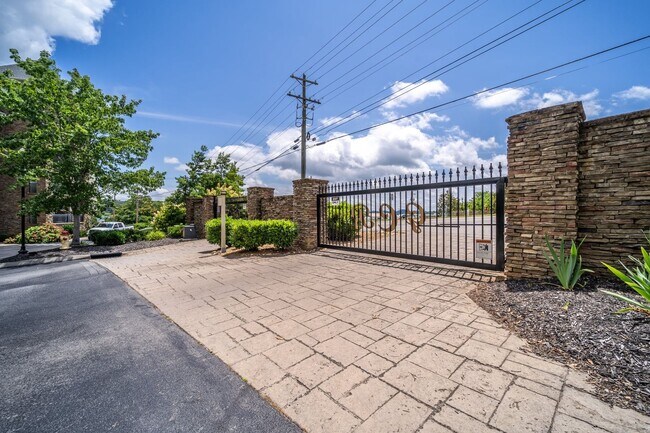 Building Photo - Lakefront Condo for Rent | 2 Bed, 2 Bath |...