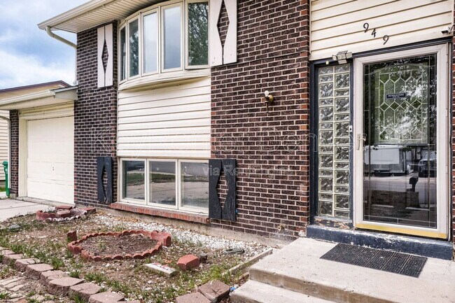 Building Photo - 949 Olathe St