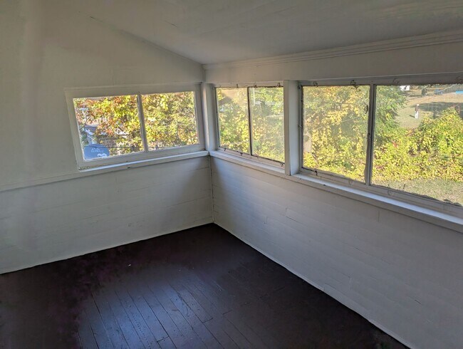 Building Photo - 114-116 Depew St