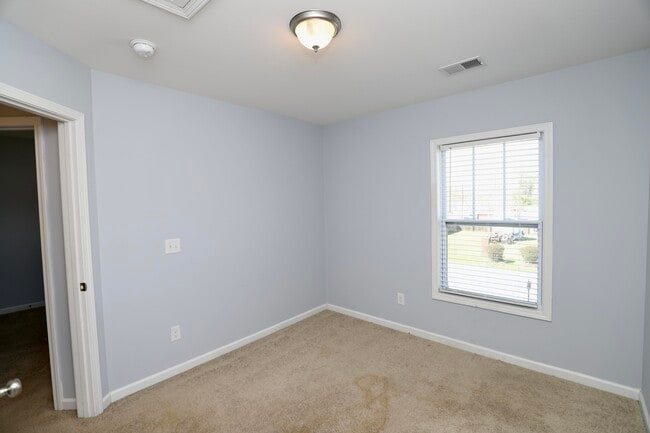 Building Photo - 1009 Providence Plantation Dr