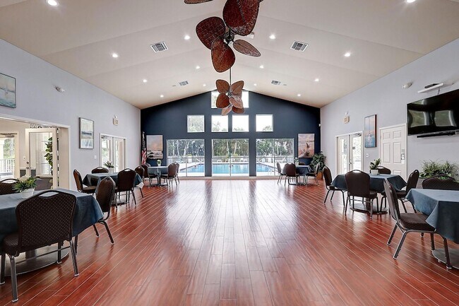 Building Photo - 6532 SE Broadmoor Ln