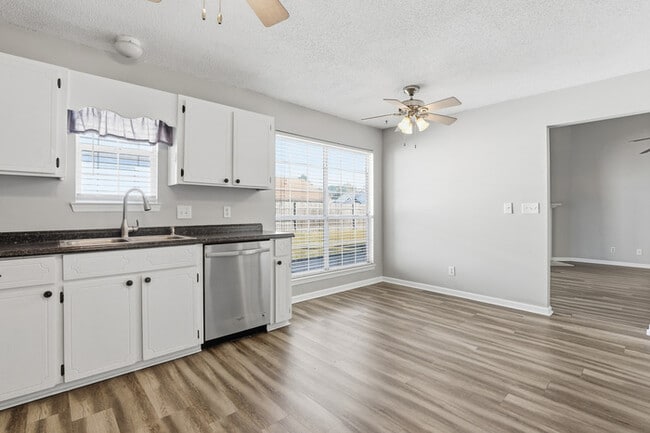 Building Photo - 10 Chamois Ct