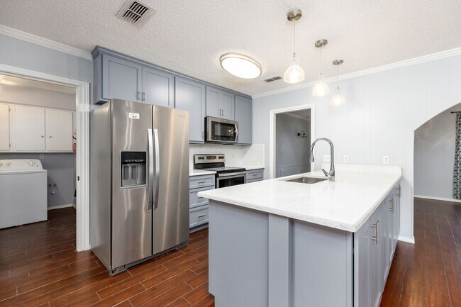 Building Photo - 10615 Lands Run St