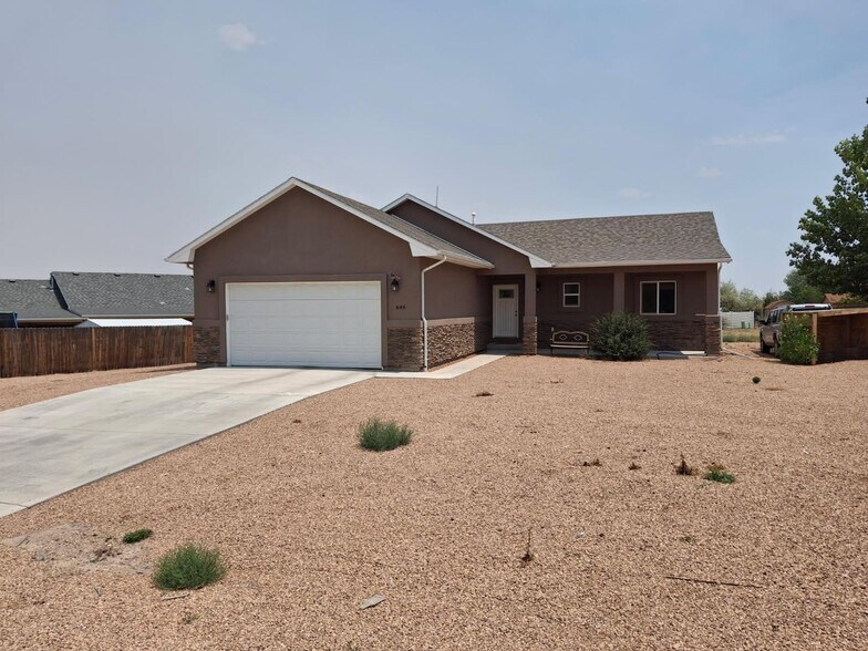 Building Photo - 646 S Bond Dr E
