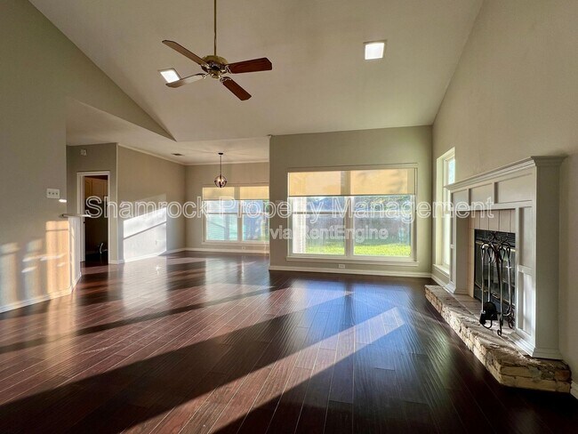 Building Photo - 208 Bonham Dr